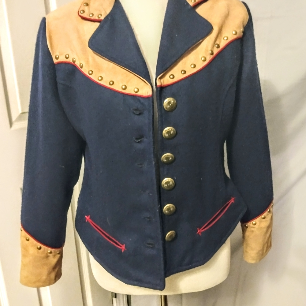 Gordon & James Signature Women's cropped jacket. Size M. Black and Tan